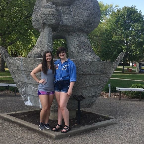 Meet your Posher, Liz - Picture 1 of 1